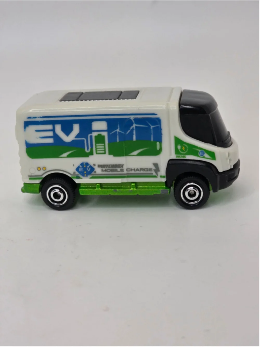Diecast Vehicle Lot of 8 Trucks Vans SUV Utility Delivery Cars 1:64 Scale